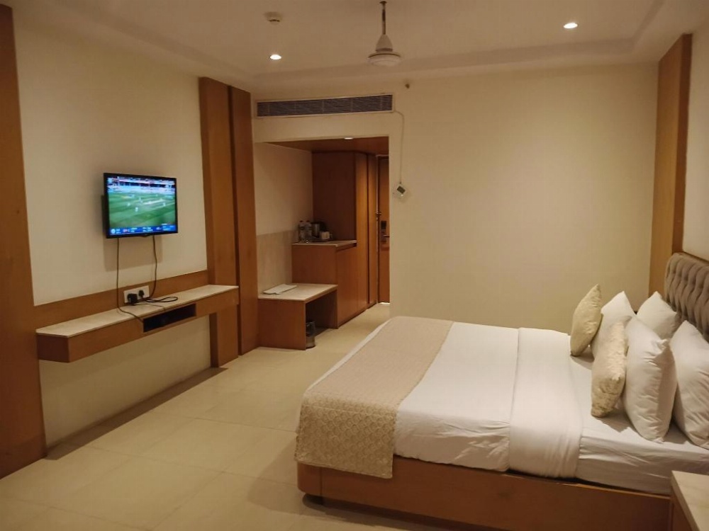 Room image 3